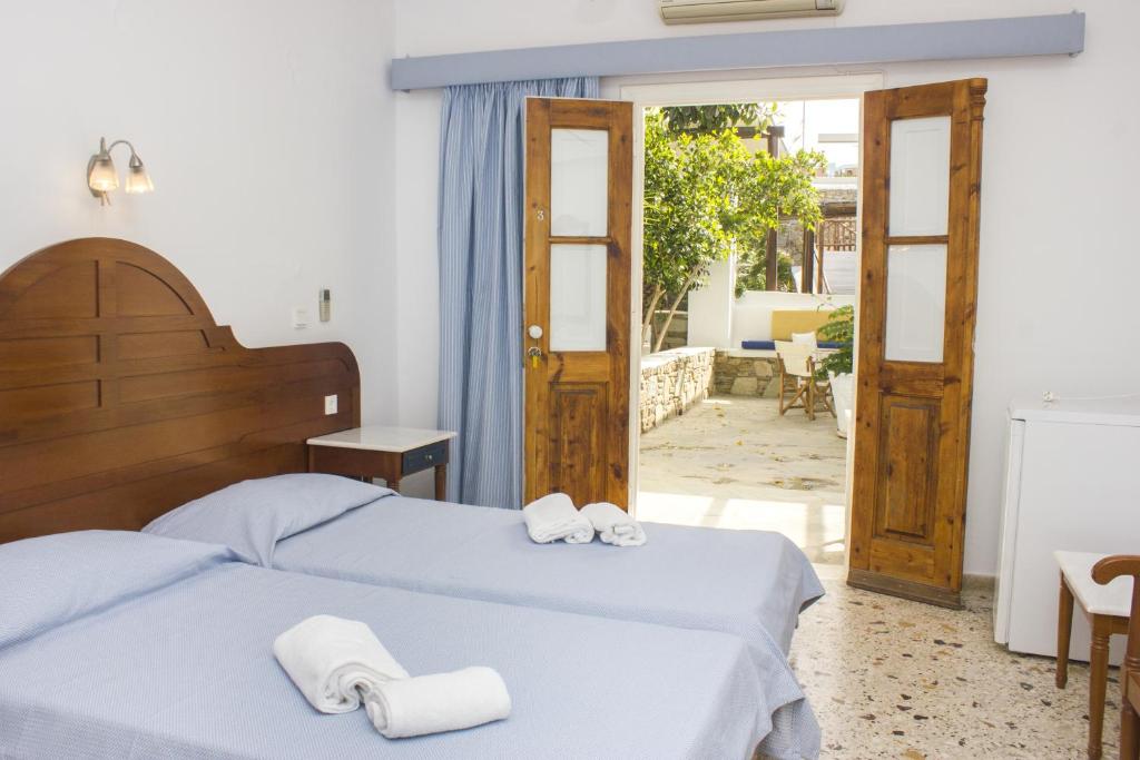 Postel nebo postele na pokoji v ubytování Sourmeli Garden Hotel