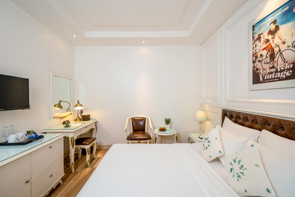 Saigon Tranquil Deluxe Room