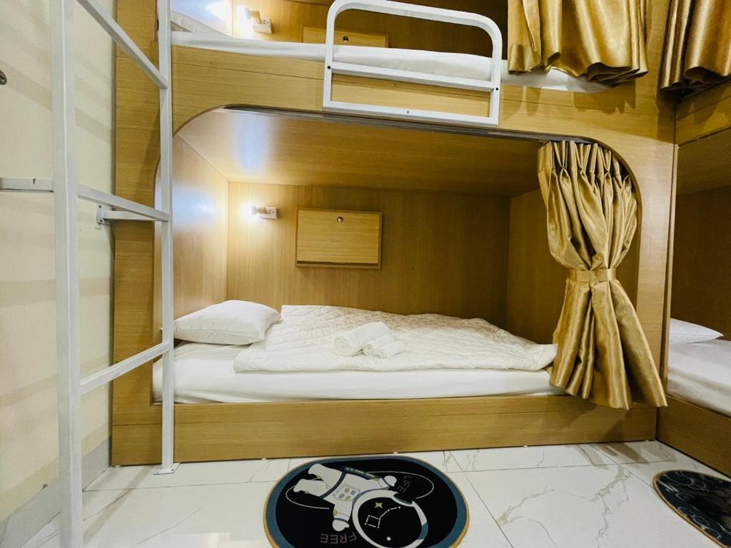 Postel nebo postele na pokoji v ubytování Basic Guest House Hải Phòng