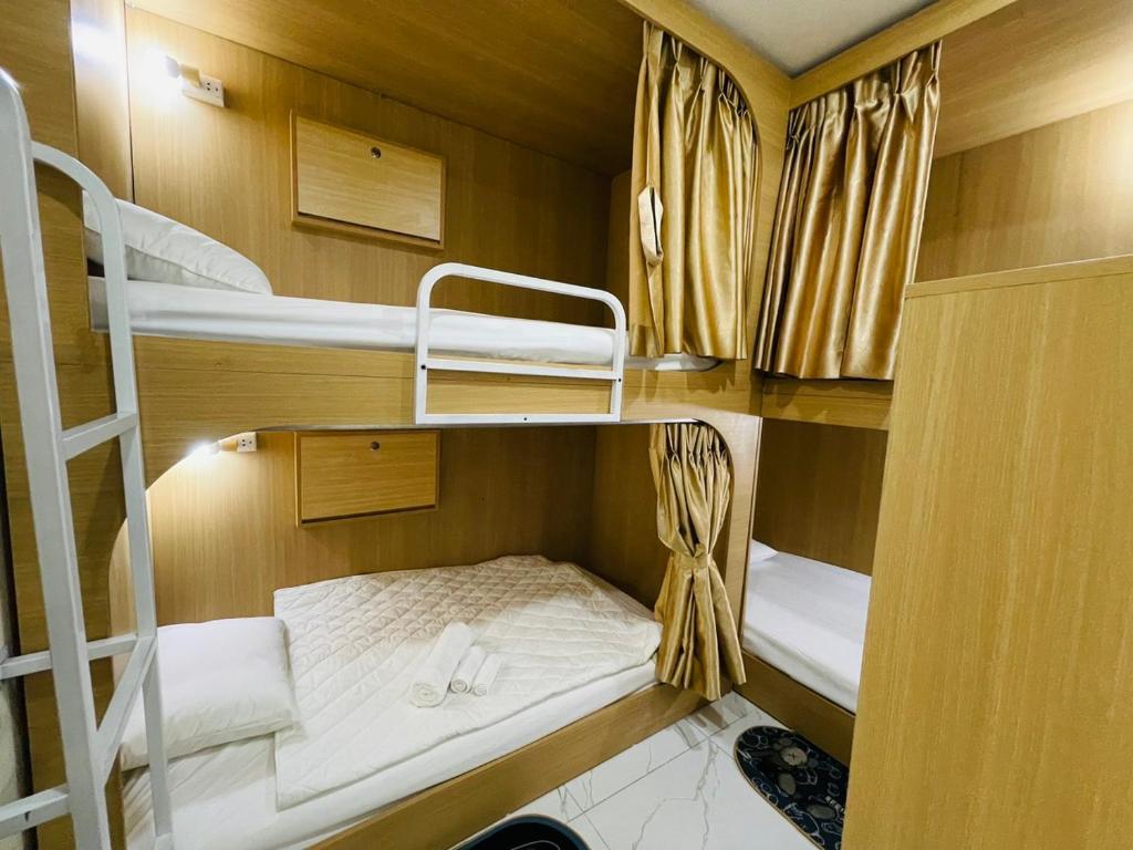 Postel nebo postele na pokoji v ubytování Basic Guest House Hải Phòng