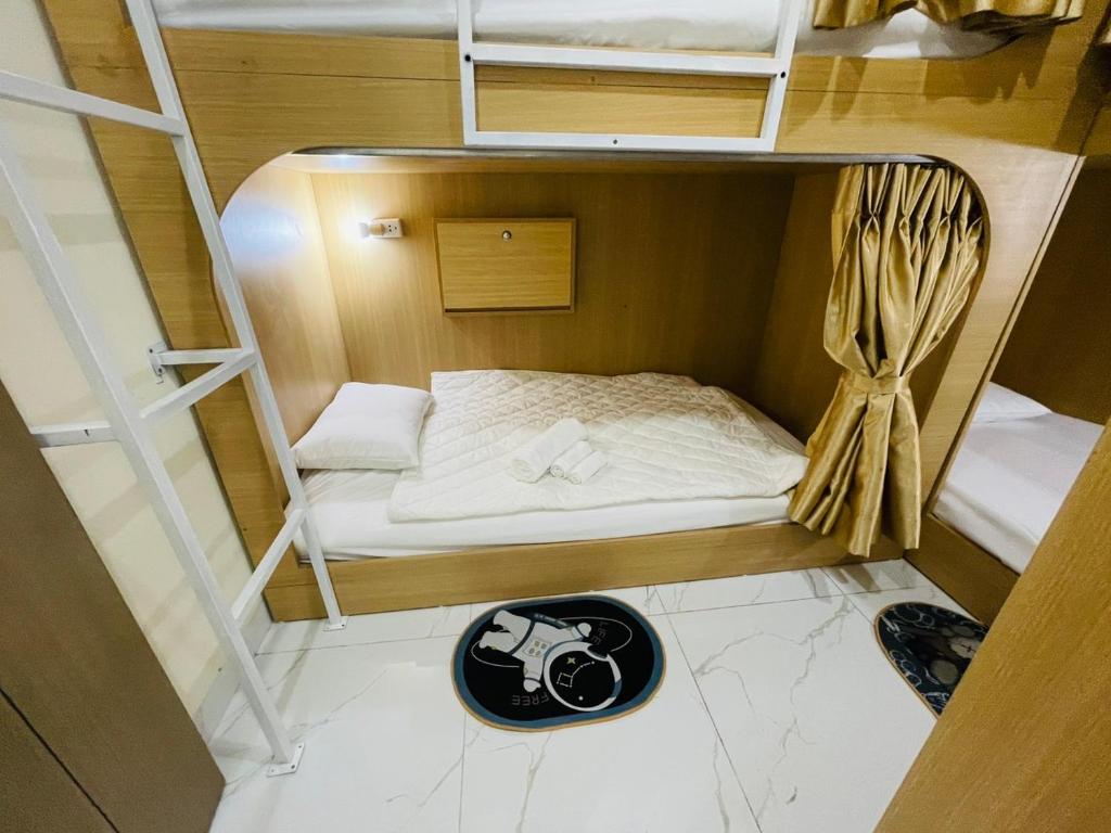 Postel nebo postele na pokoji v ubytování Basic Guest House Hải Phòng