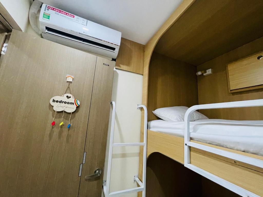 Postel nebo postele na pokoji v ubytování Basic Guest House Hải Phòng
