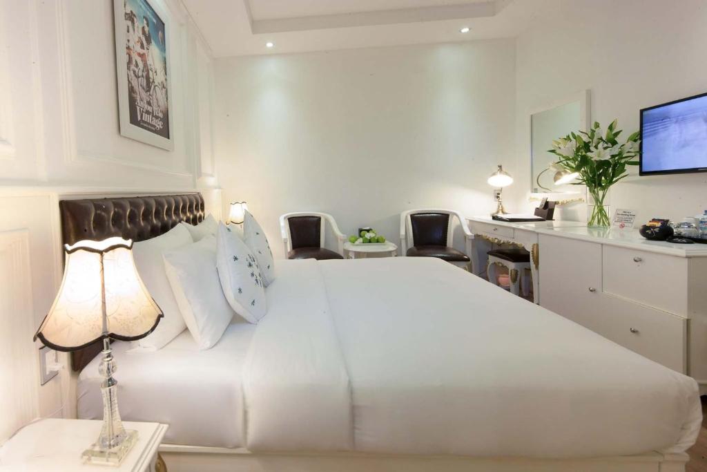 Saigon Tranquil Deluxe Room