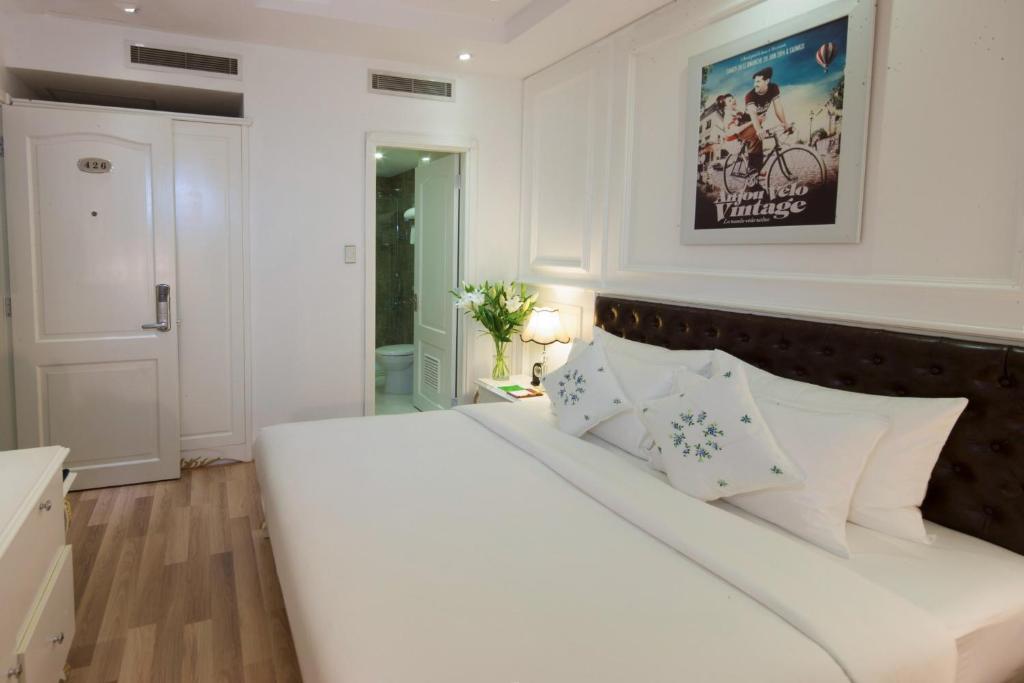 Saigon Tranquil Deluxe Room