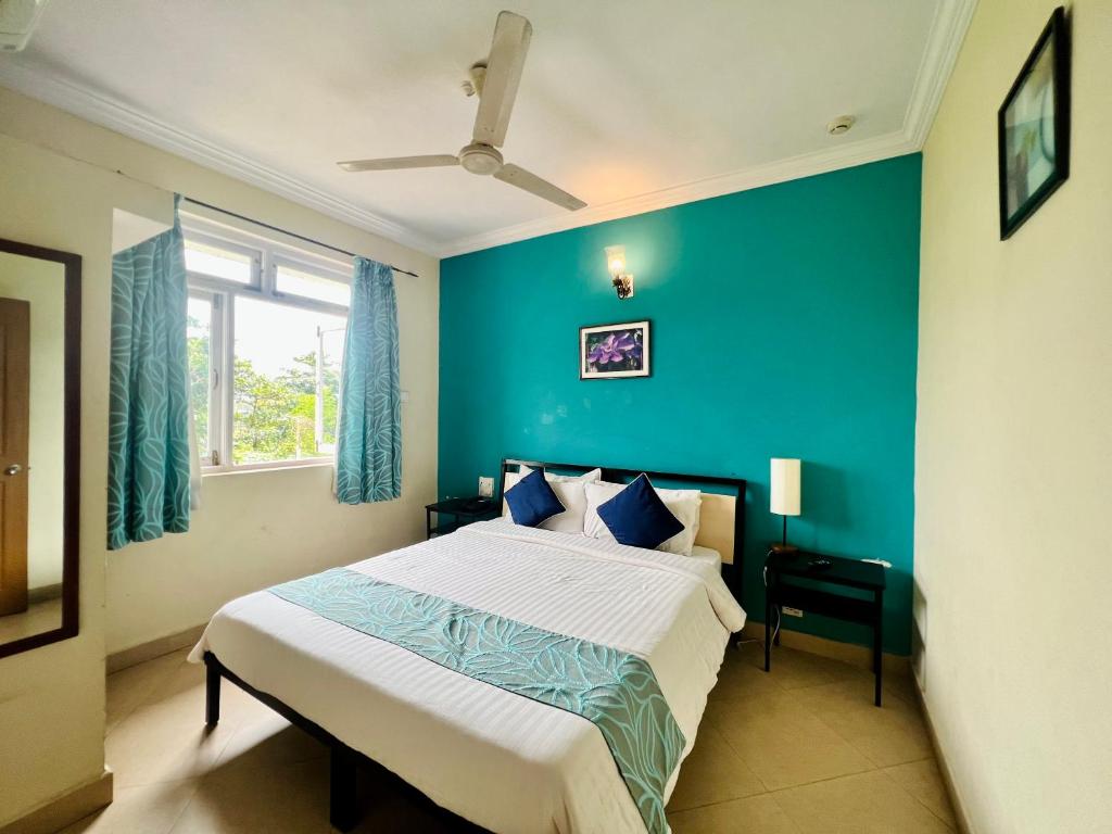 Postel nebo postele na pokoji v ubytování Aastha Escape Resort near Calangute Beach