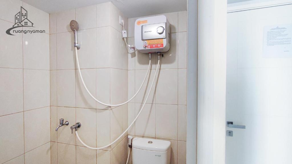 Koupelna v ubytování Springlake Summarecon Bekasi Apartement by RNA