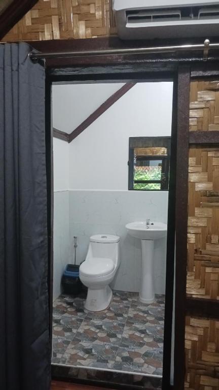 Koupelna v ubytování Weeroona Huts Homestay Pacifico