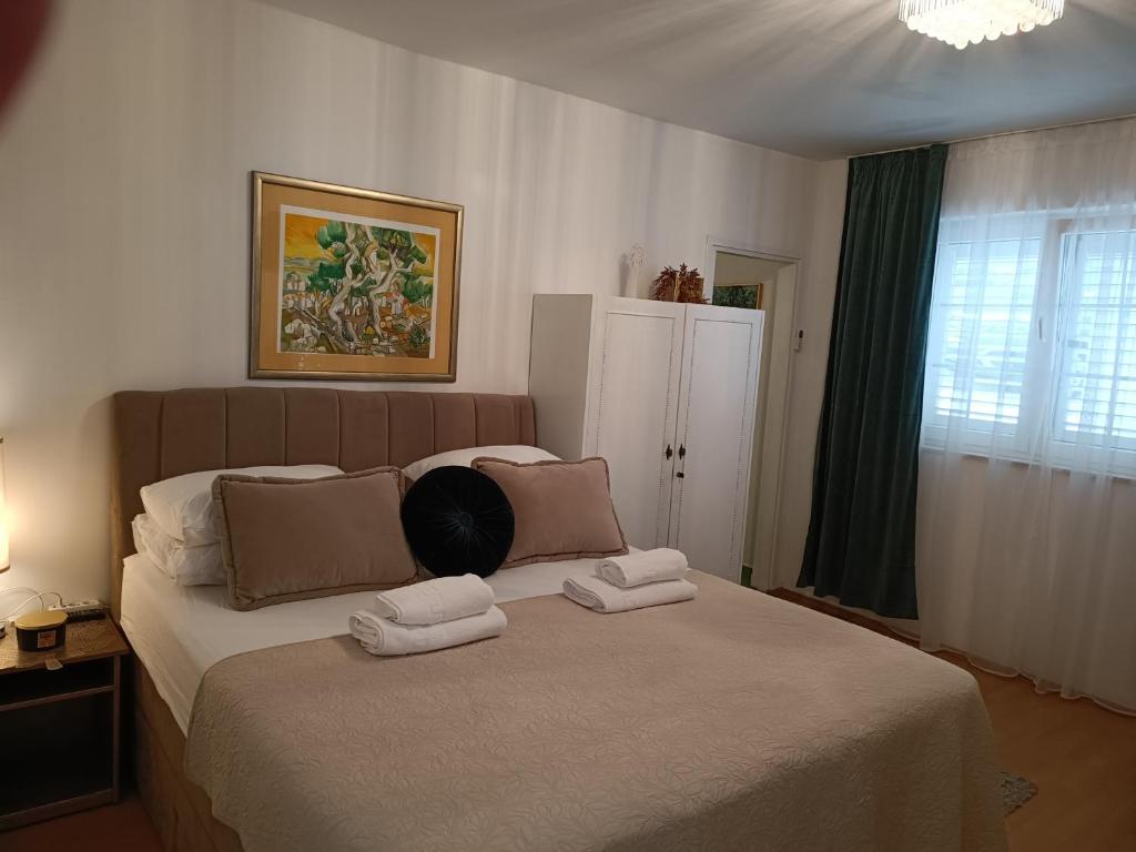 a bedroom with a bed with two towels on it at Zelena oaza in Baška Voda