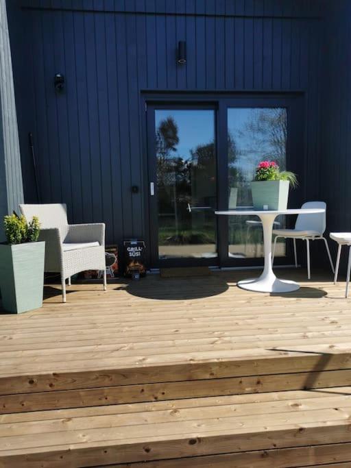 Balkón nebo terasa v ubytování Idaraugu puhkemaja Saaremaa põhjarannikul