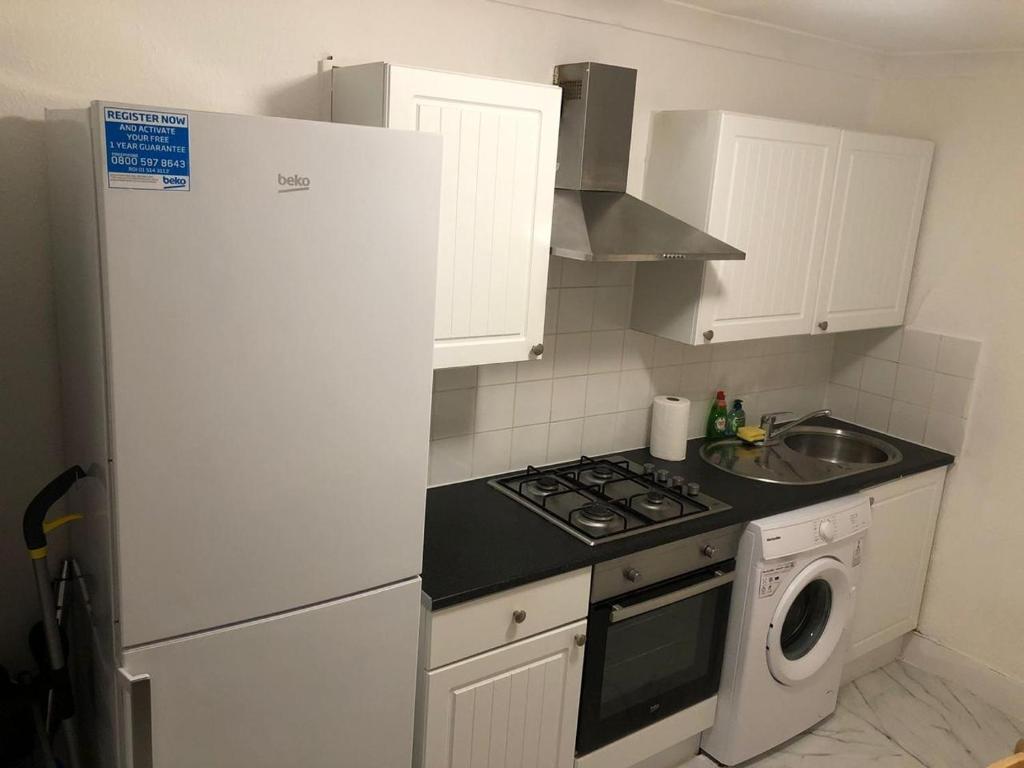 Kuchyň nebo kuchyňský kout v ubytování East london 2 bedroom apartment