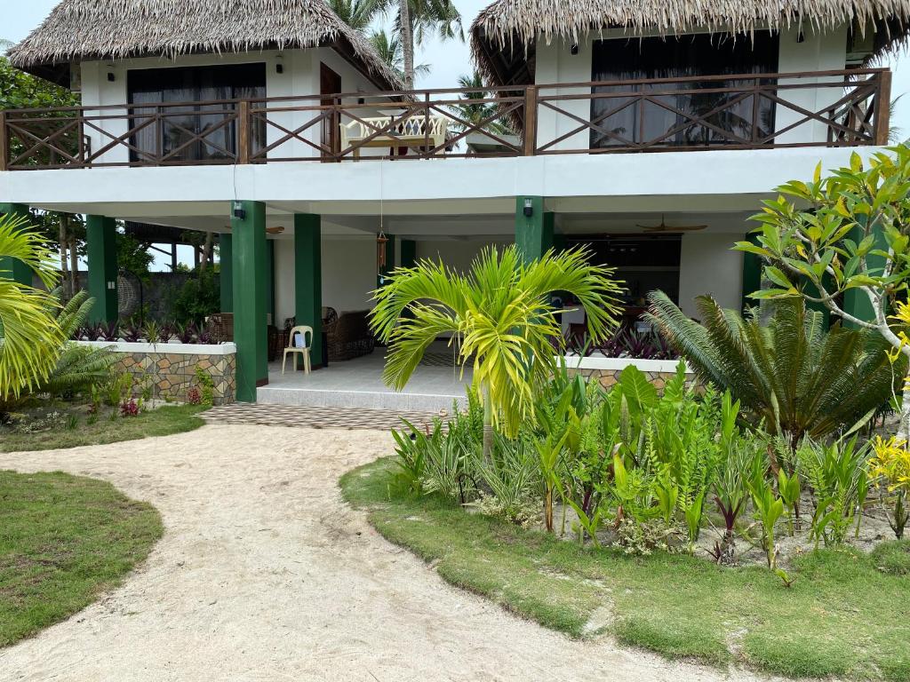 Zahrada ubytování Entire Private Beachfront Villa in Siargao