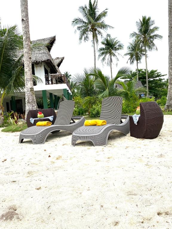 Zahrada ubytování Entire Private Beachfront Villa in Siargao
