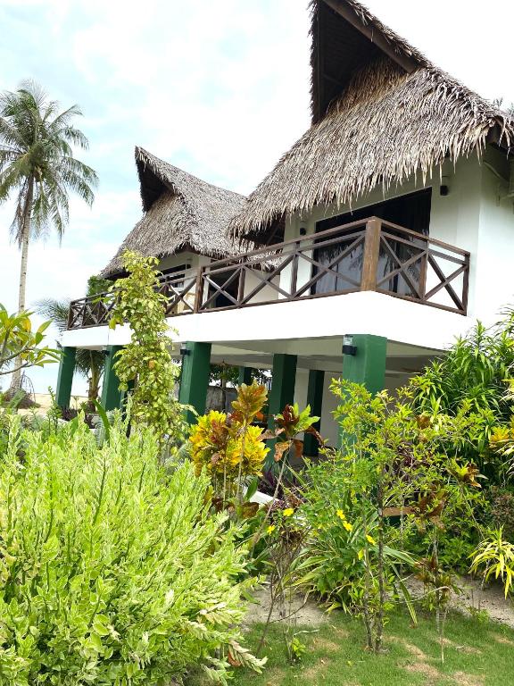 Zahrada ubytování Entire Private Beachfront Villa in Siargao