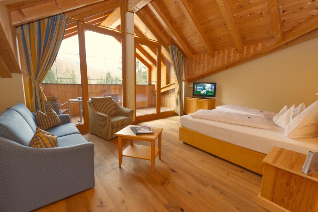 TV a/nebo společenská místnost v ubytování Hotel Alpen Residence