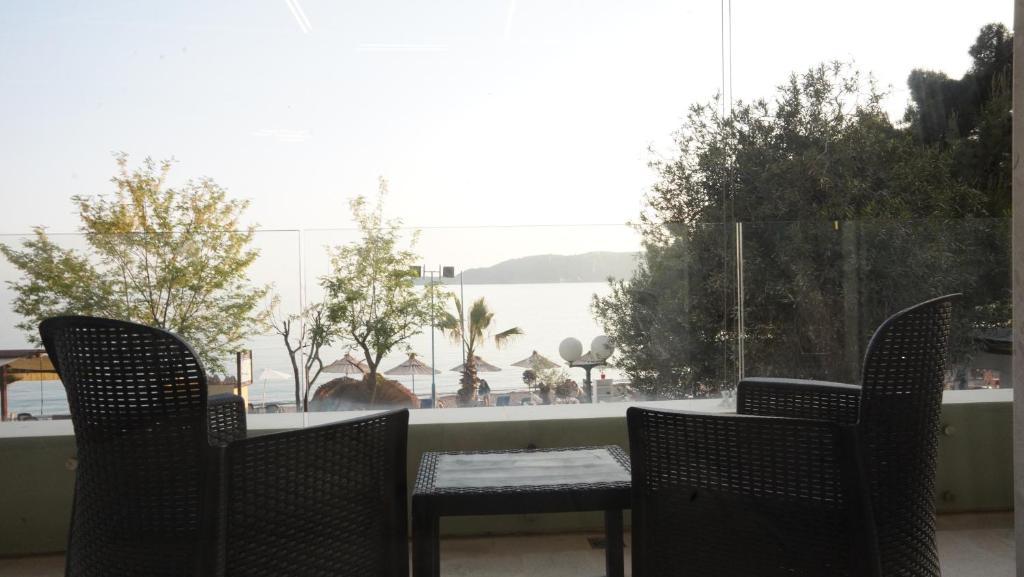 Luxury Frontline Biser Mora Apartment