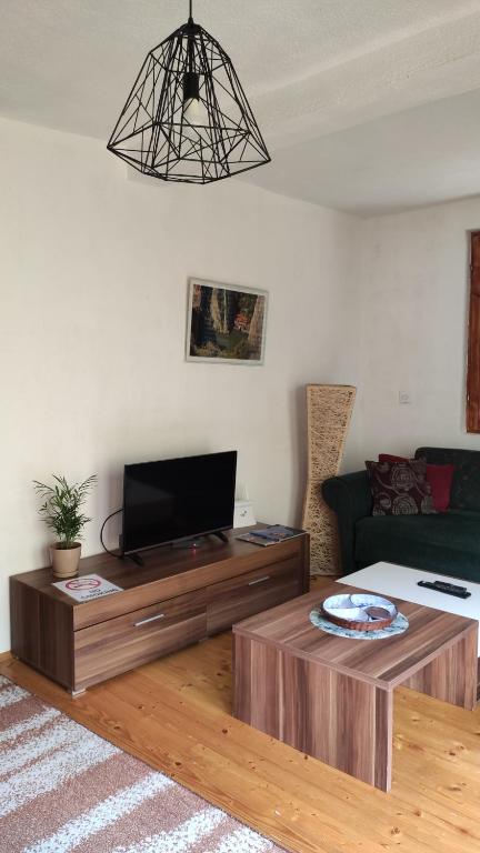 TV a/nebo společenská místnost v ubytování Jovanov Residence - Remote & Accessible