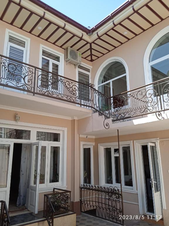 Casa con 2 balcones y patio en Гостевой дом AL XALIL en Samarcanda