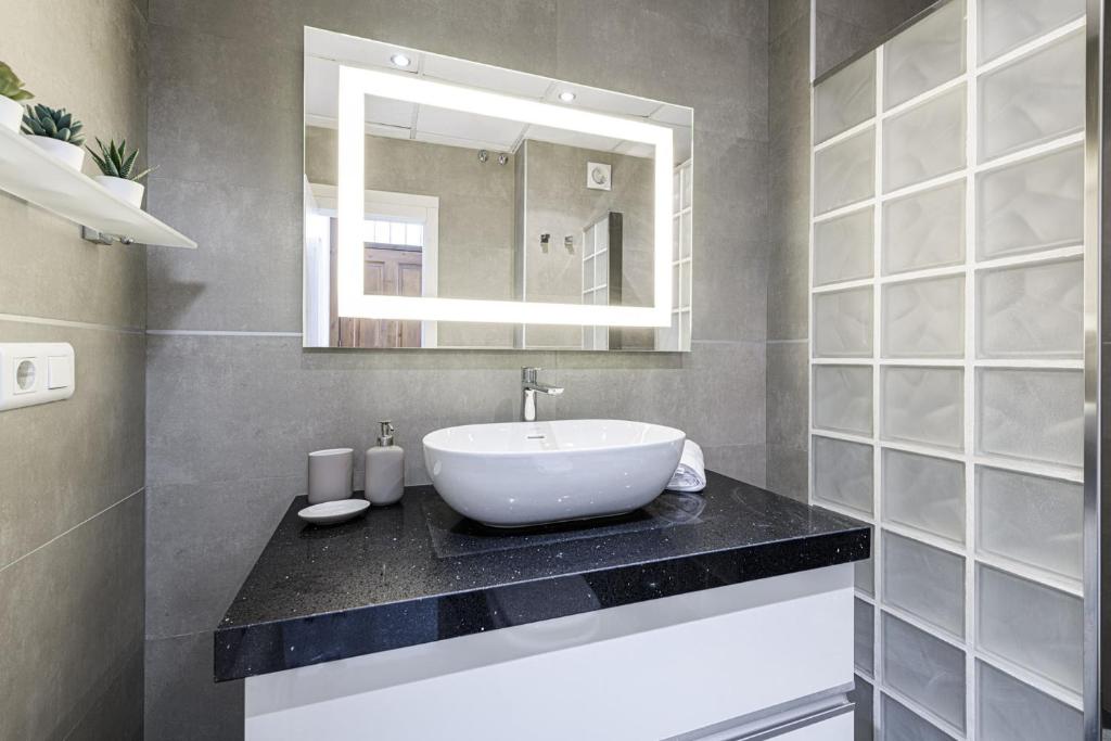 Koupelna v ubytování Pozos Dulces Penthouse in Malaga by Solaga Holiday Homes