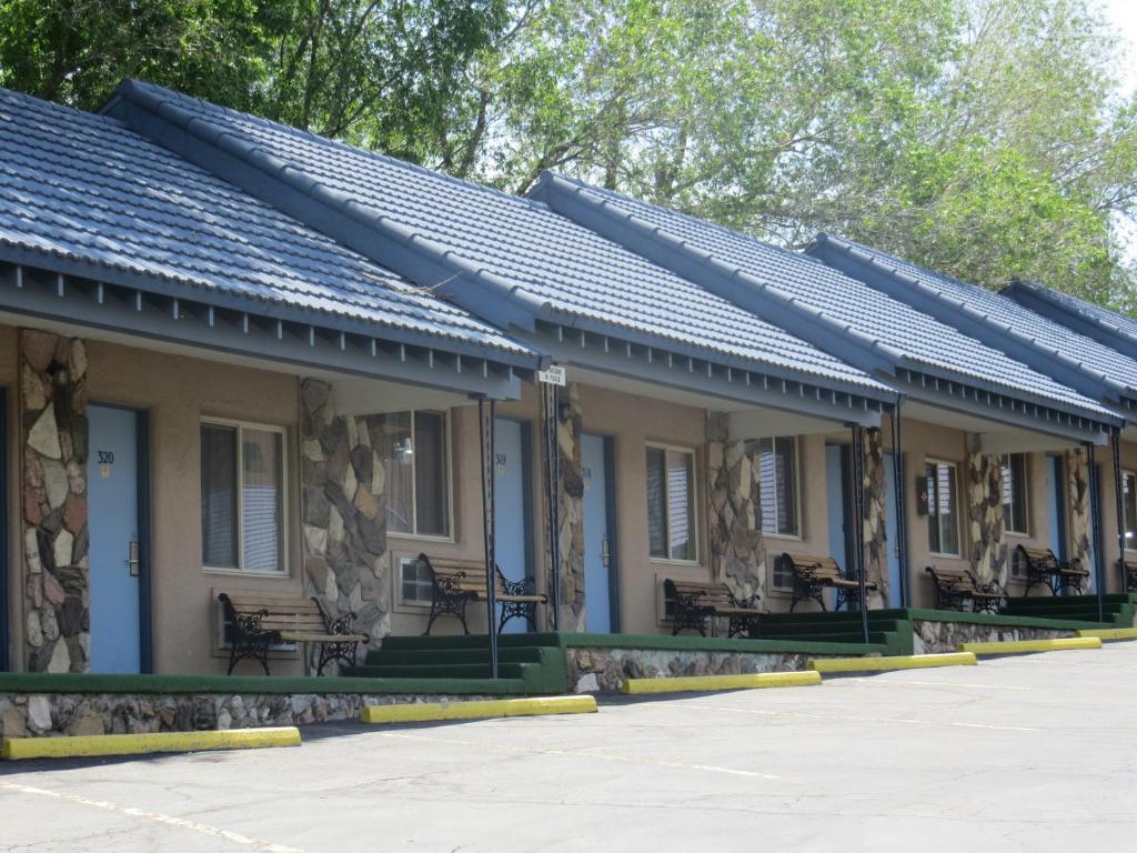 Silver Saddle Motel photo
