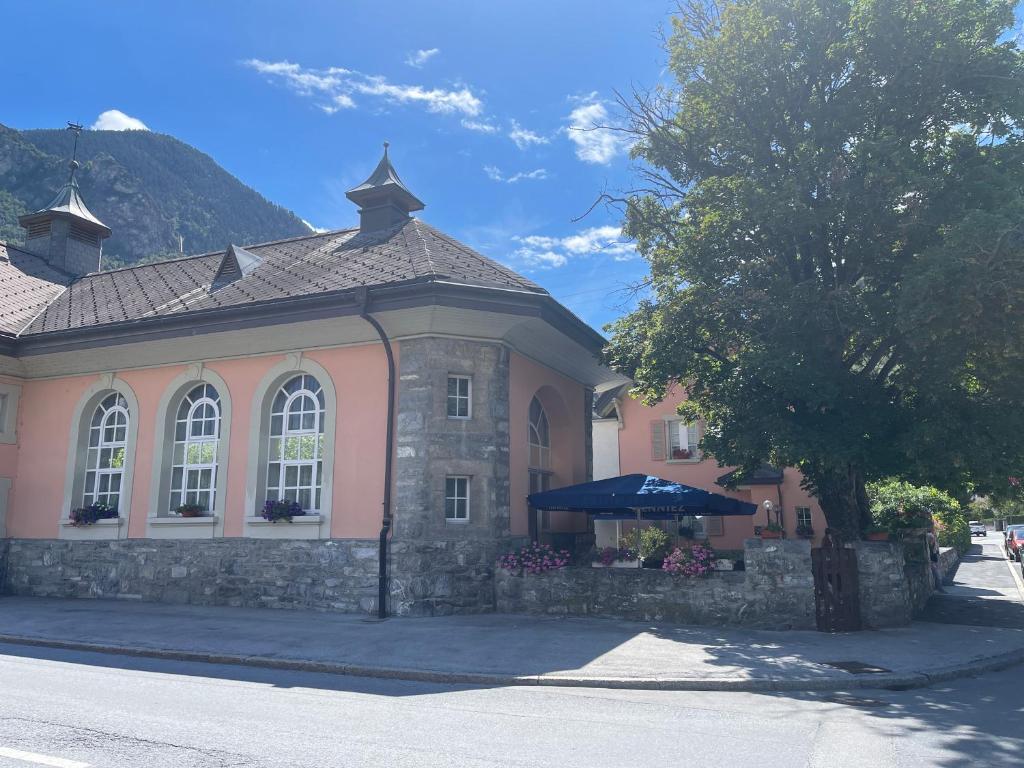 Nespecifikovaný výhled na hory nebo výhled na hory při pohledu z hotelu