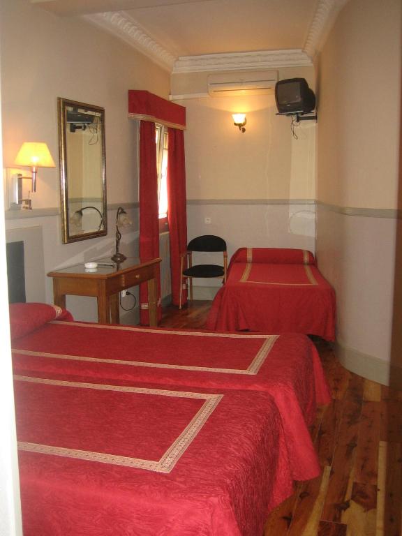 Postel nebo postele na pokoji v ubytování Hostal Canovas
