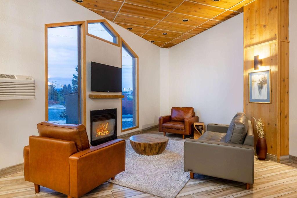 a living room with a couch and a fireplace at Wingate by Wyndham Butte City Center in Butte