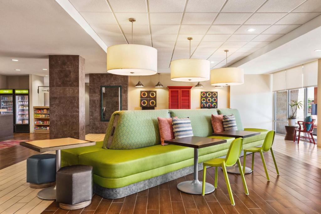 Posezení v ubytování Home2 Suites by Hilton Lubbock