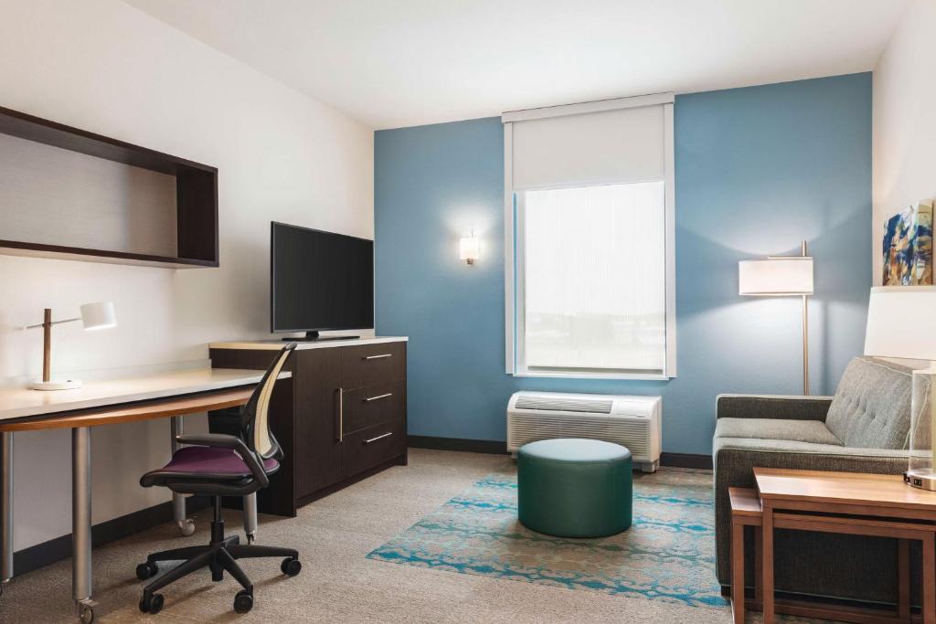 TV a/nebo společenská místnost v ubytování Home2 Suites by Hilton Lubbock