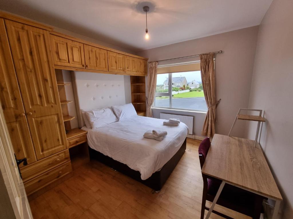 Postel nebo postele na pokoji v ubytování Elemey House