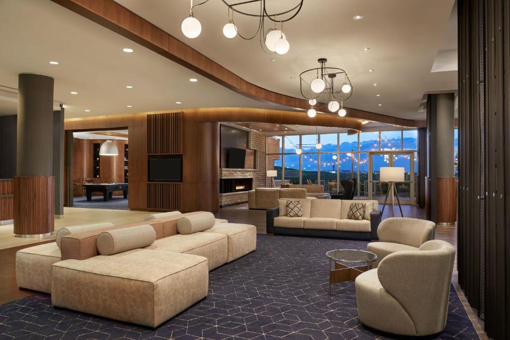 Courtyard by Marriott Calgary Airport - Resim 1