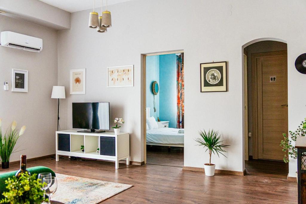 Μια τηλεόραση ή/και κέντρο ψυχαγωγίας στο Hacienda Coltea - Cozy Old Town Apartaments