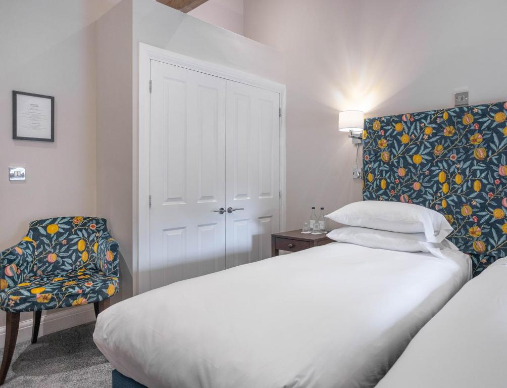Postel nebo postele na pokoji v ubytování Barton Hall Hotel & Spa