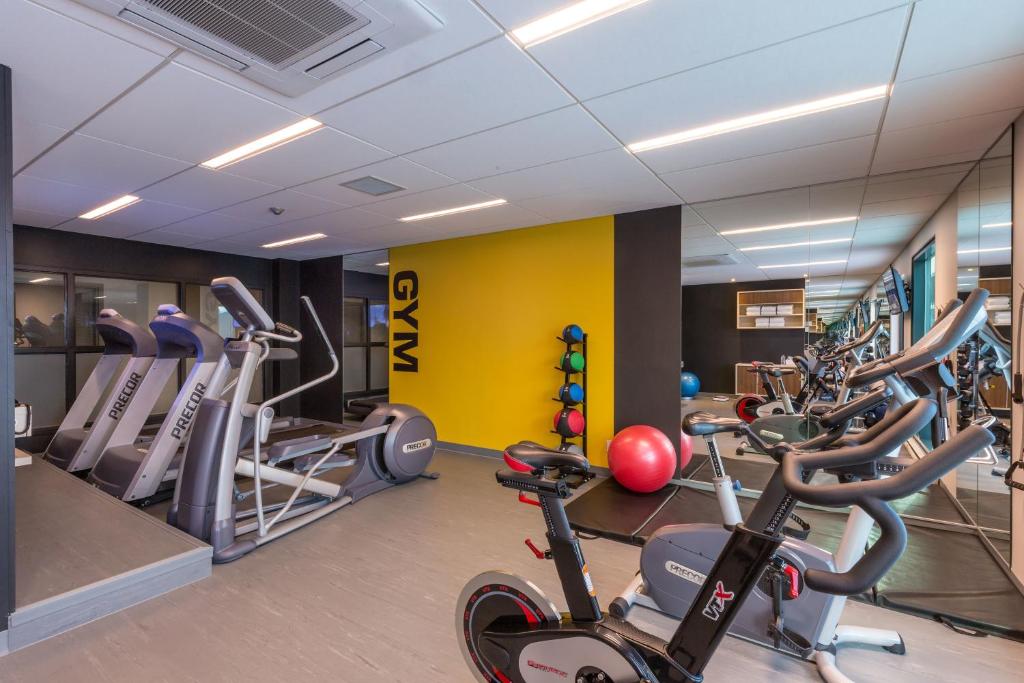 Fitness centrum a/nebo fitness zařízení v ubytování Hôtel & Suites Normandin Québec