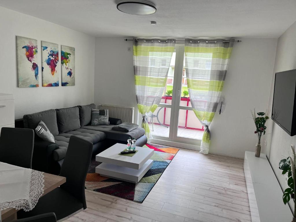 a living room with a couch and a table at Ferienwohnung "Lilly" inklusive Nutzung W-Lan Bettwäsche und Handtücher in Annaberg-Buchholz