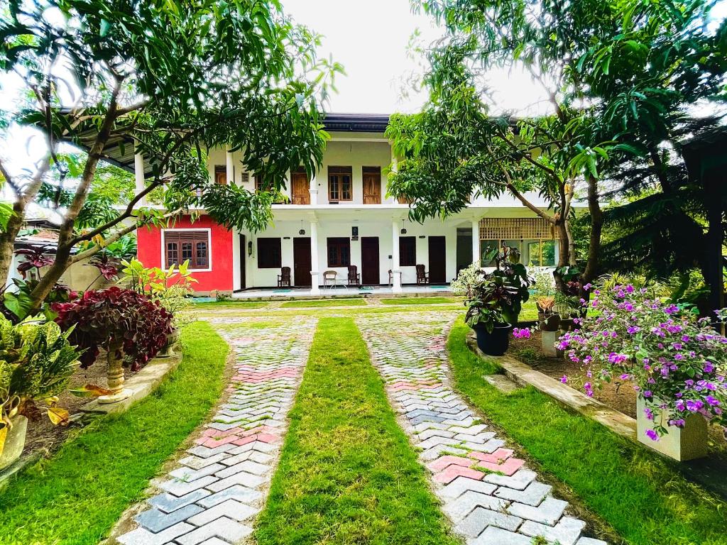 Zahrada ubytování Geethani Tourist Home Polonnaruwa