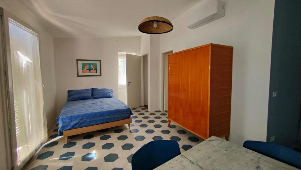 a bedroom with a bed and a dresser at La Grigua blu in Riomaggiore