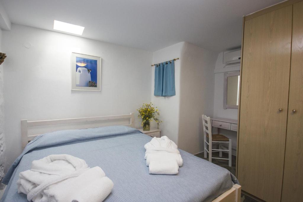 Postel nebo postele na pokoji v ubytování Sourmeli Garden Hotel