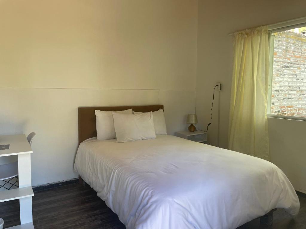 Postel nebo postele na pokoji v ubytování Quito Airport Suites Hotel