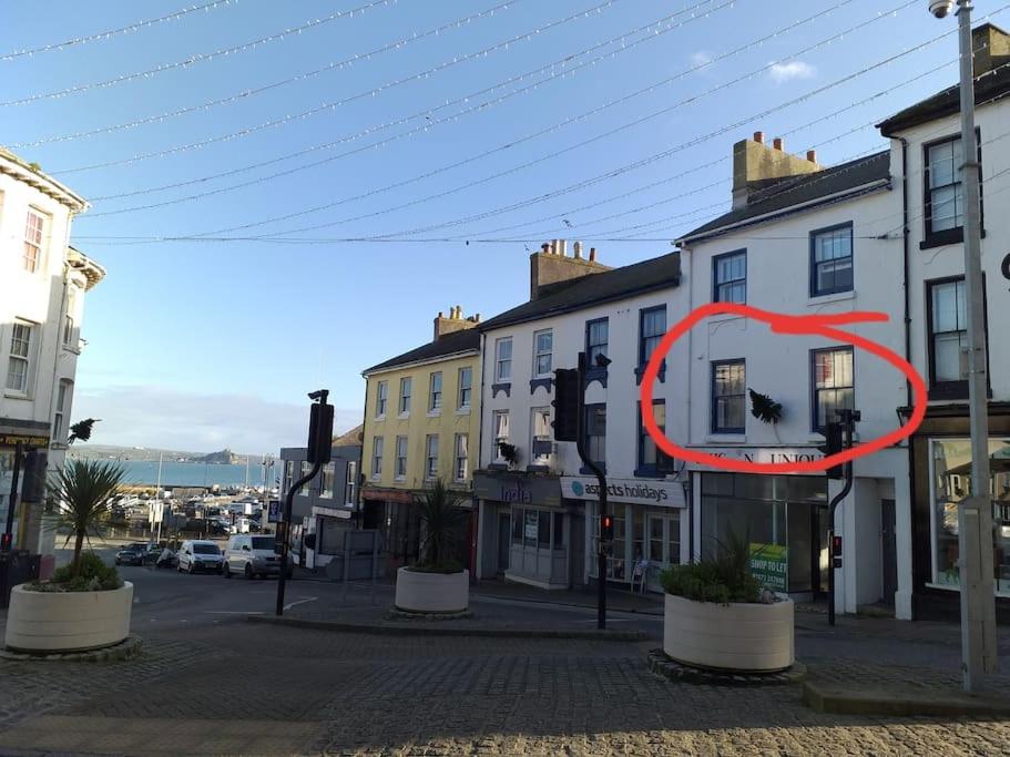 BeAuTIful and Bright !! town/harbour apartment 1, Penzance (updated
