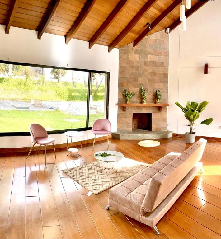 Posezení v ubytování Quito Airport Suites Hotel