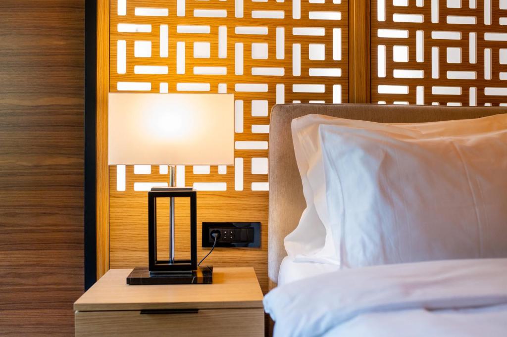 Postel nebo postele na pokoji v ubytování Hanami Design Hotel