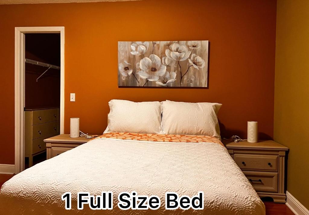 Кровать или кровати в номере Modern Room With Shared Bathroom