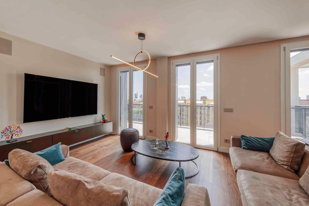 Curated visual reference: Penthouse With Stunning View Of The City Photo Inspiration