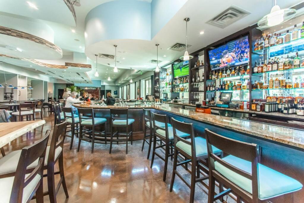 Lounge oder Bar in der Unterkunft Beautiful Junior near the beach Palms Resort in Destin