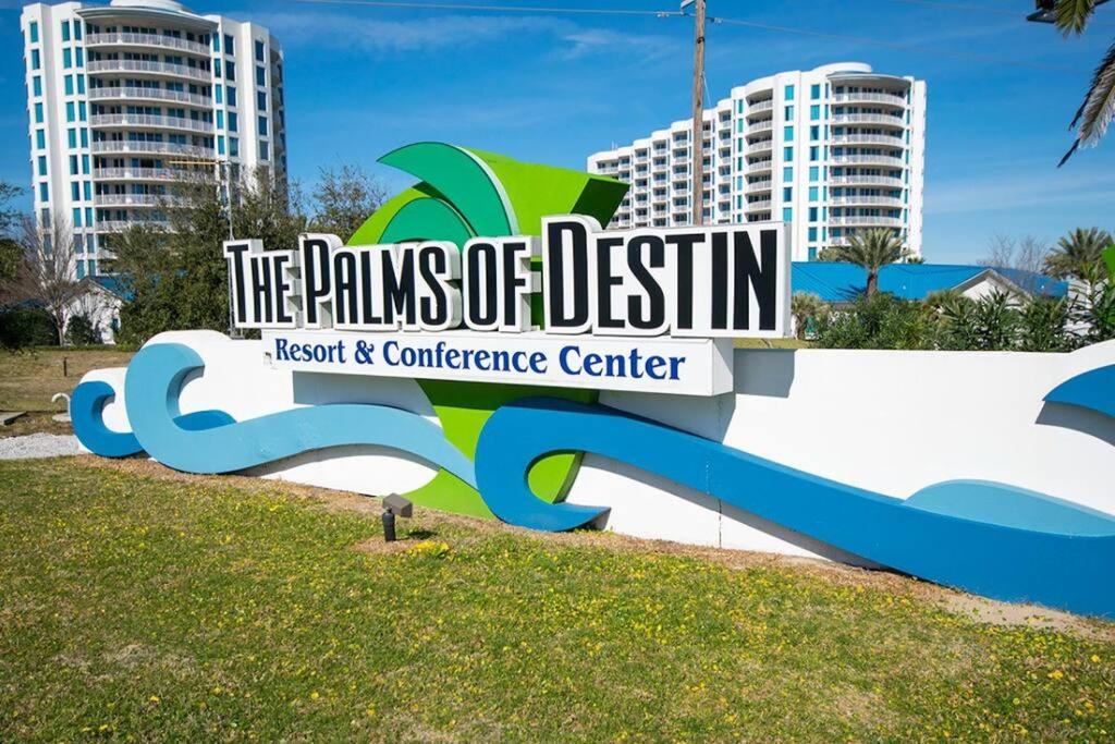 Ein Zertifikat, Auszeichnung, Logo oder anderes Dokument, das in der Unterkunft Beautiful Junior near the beach Palms Resort in Destin ausgestellt ist