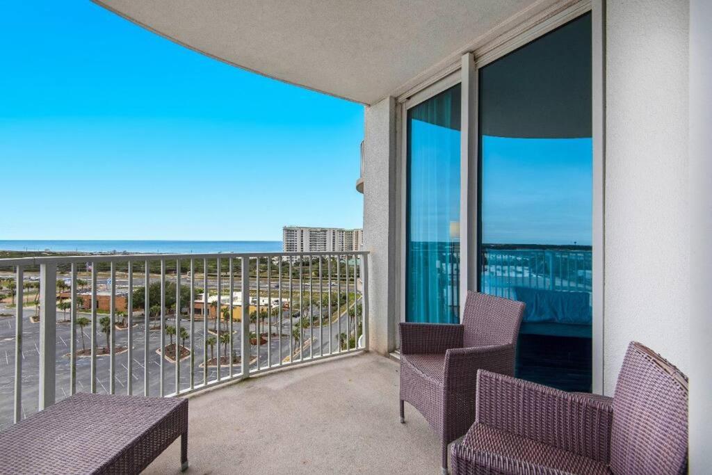 Ein Balkon oder eine Terrasse in der Unterkunft Beautiful Junior near the beach Palms Resort in Destin
