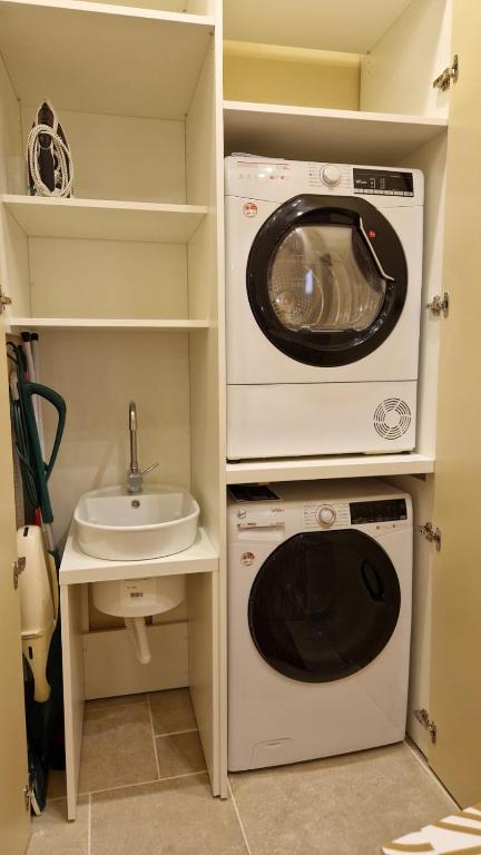 Iris Apartments - 11