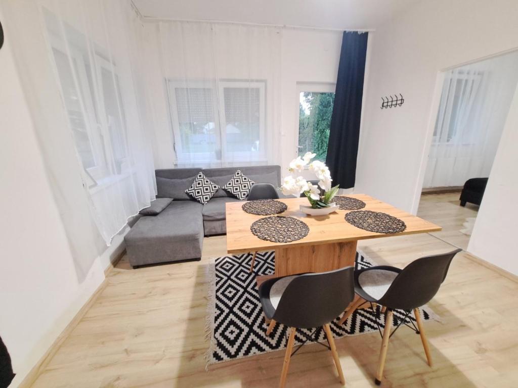 a living room with a table and a couch at Bereg Szíve Apartman in Vásárosnamény