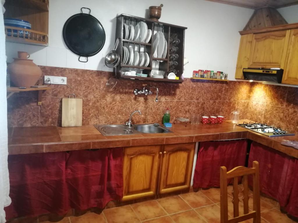 a kitchen with a sink and a counter top at Casa rustica en Lomo Blanco, dentro de una casa rodeada de naturaleza in San Juan de la Rambla