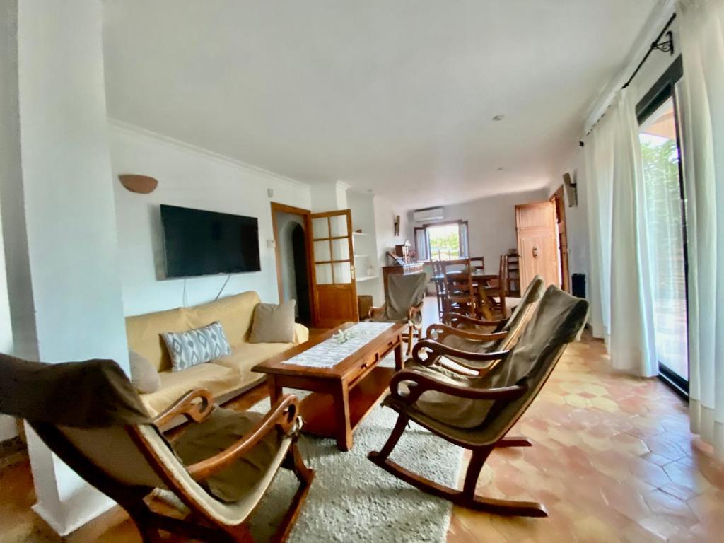 A television and/or entertainment centre at Rural Charm villa and Outdoor Adventure Agritourism Apartment with Private Mountain Path approximately 5 minutes walking from the beach Ideal for relaxation